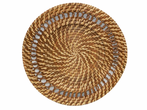 Rattan charger plate with pattern